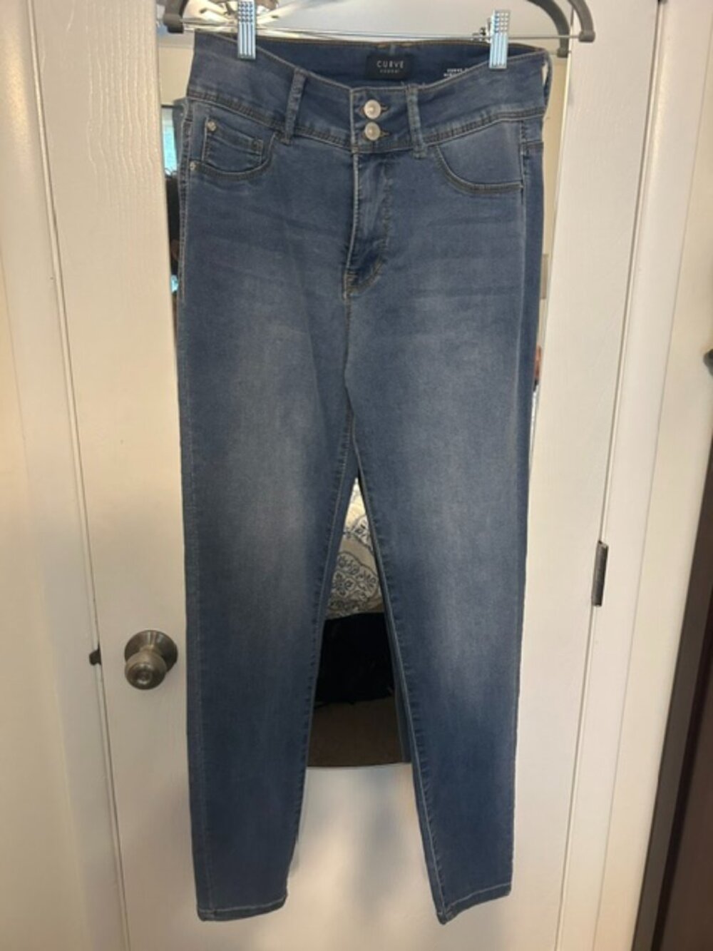 Curvy Fit High-Rise Skinny Jeans | Size 8 | Medium Wash